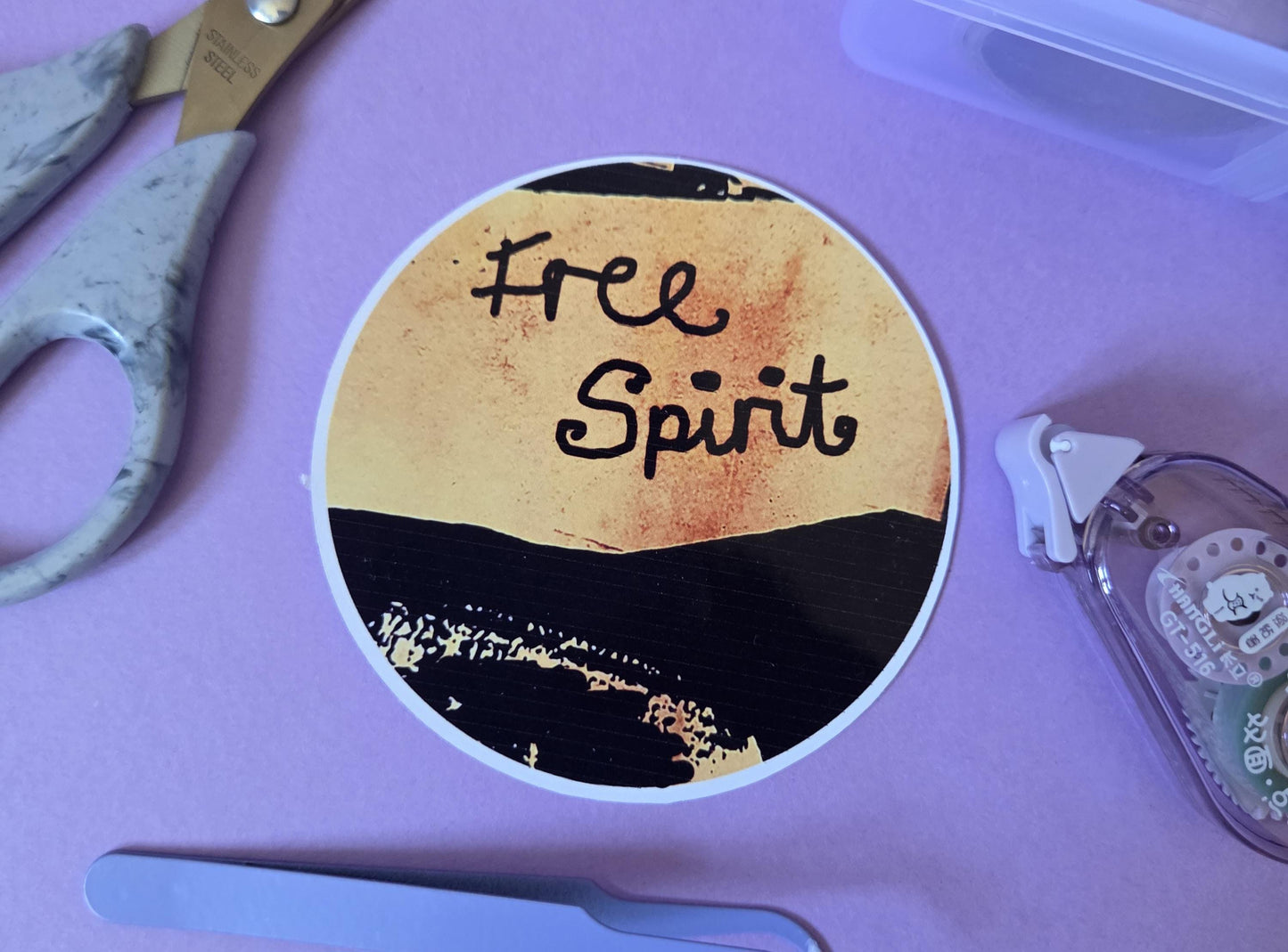 Free Spirit Sticker – Boho Grunge Circle Vinyl Decal, Indie Aesthetic Quote Sticker, Waterproof Laptop Sticker, Spiritual Hippie Art