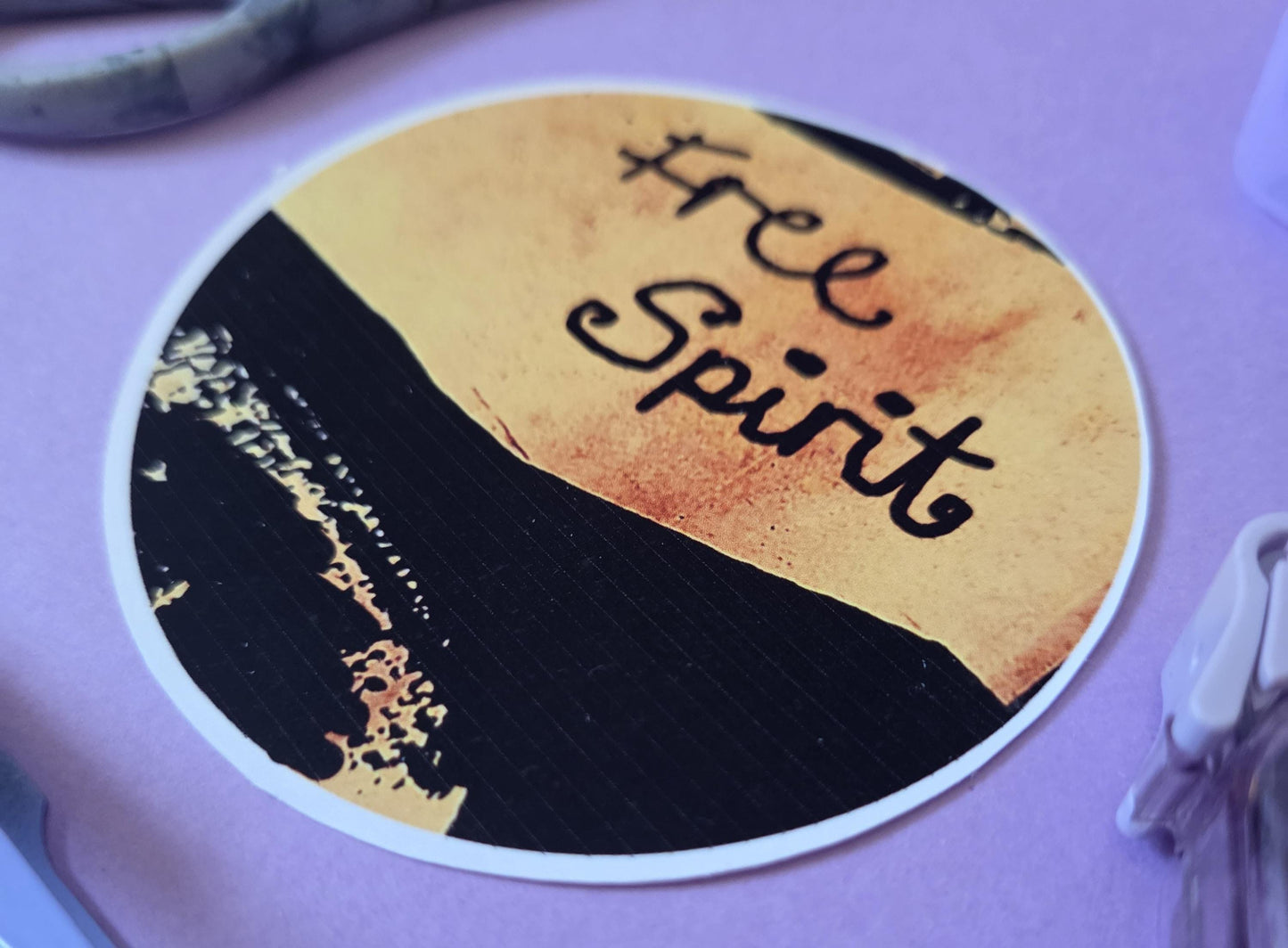 Free Spirit Sticker – Boho Grunge Circle Vinyl Decal, Indie Aesthetic Quote Sticker, Waterproof Laptop Sticker, Spiritual Hippie Art